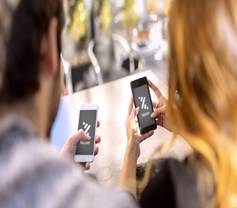 Dos usuarios de Bizum.